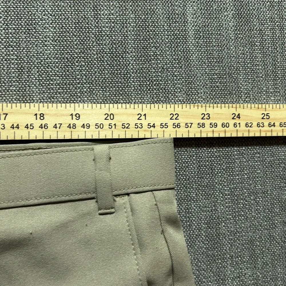 VTG Levi's Action Slacks Men 44x30 (Fits 44x29) Tan Khaki Dacron Polyester 1995